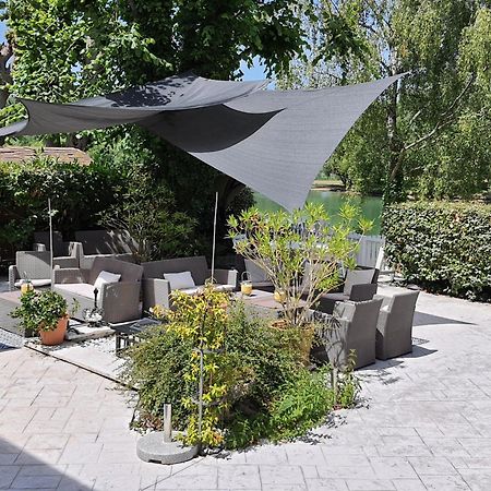 Logis - Hotel & Restaurant Le Gonfalon Germigny-l'Eveque Eksteriør billede