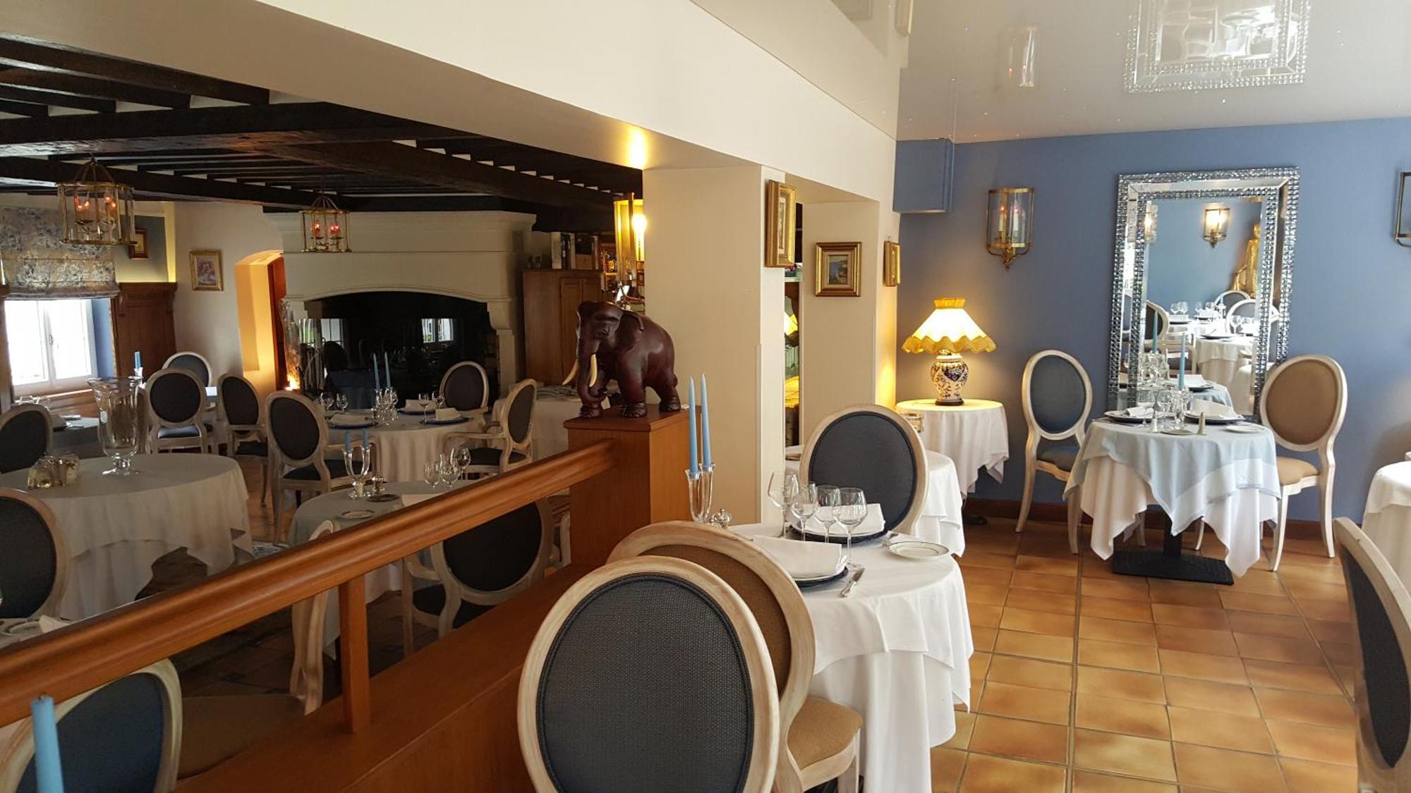 Logis - Hotel & Restaurant Le Gonfalon Germigny-l'Eveque Eksteriør billede