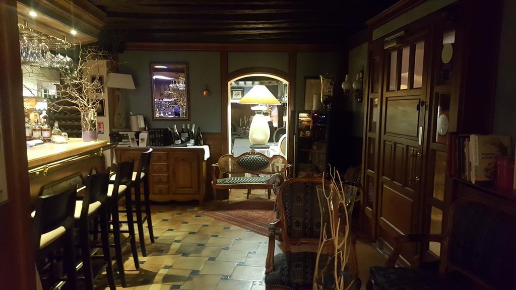 Logis - Hotel & Restaurant Le Gonfalon Germigny-l'Eveque Eksteriør billede