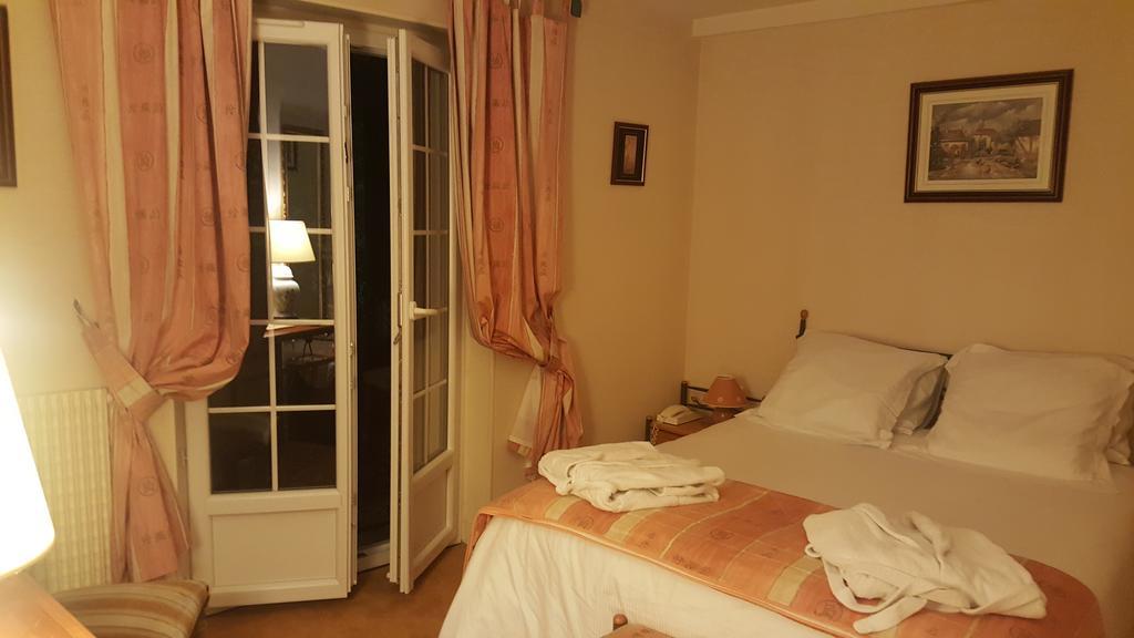 Logis - Hotel & Restaurant Le Gonfalon Germigny-l'Eveque Eksteriør billede