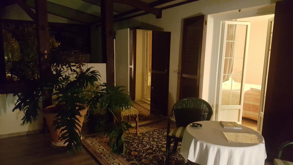 Logis - Hotel & Restaurant Le Gonfalon Germigny-l'Eveque Eksteriør billede