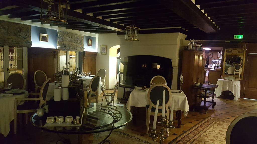 Logis - Hotel & Restaurant Le Gonfalon Germigny-l'Eveque Eksteriør billede