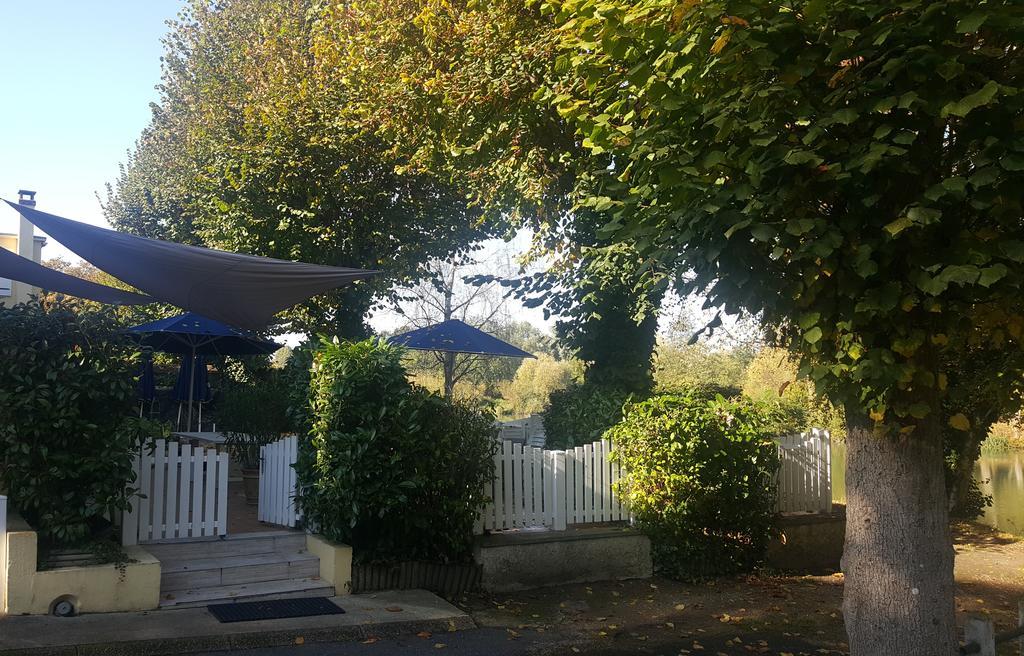 Logis - Hotel & Restaurant Le Gonfalon Germigny-l'Eveque Eksteriør billede