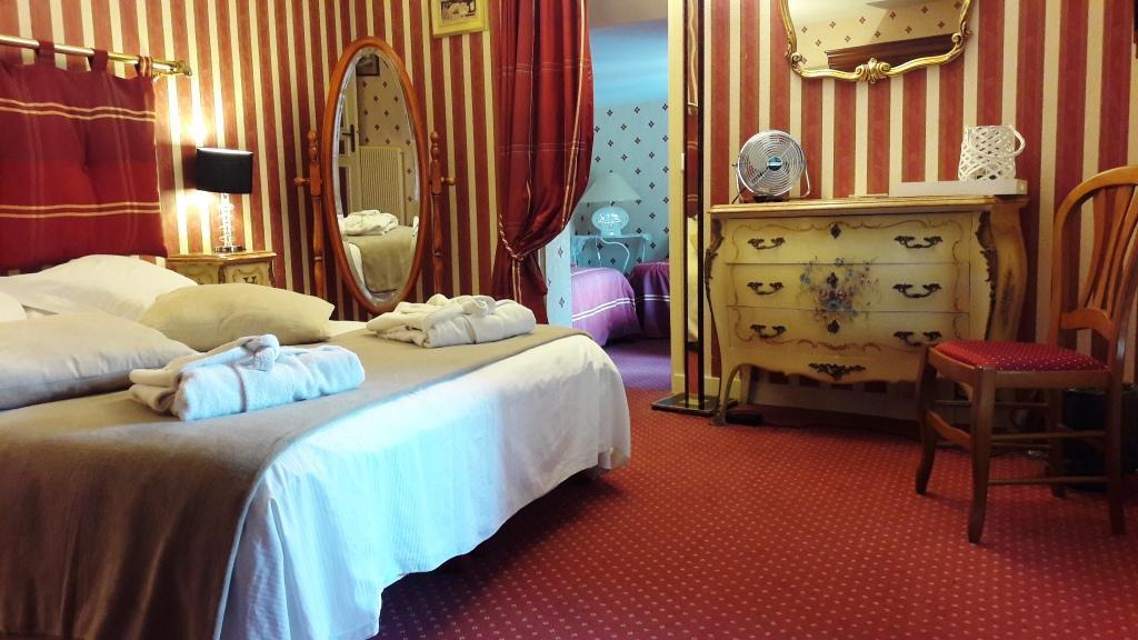 Logis - Hotel & Restaurant Le Gonfalon Germigny-l'Eveque Eksteriør billede