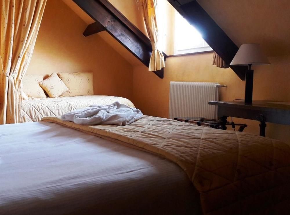 Logis - Hotel & Restaurant Le Gonfalon Germigny-l'Eveque Eksteriør billede