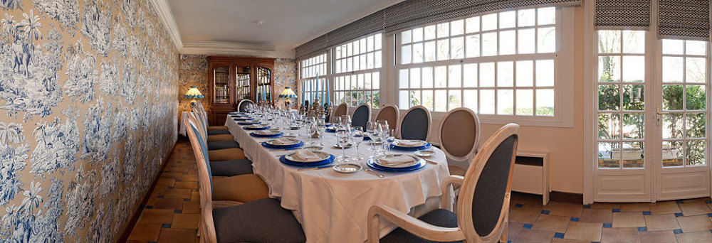 Logis - Hotel & Restaurant Le Gonfalon Germigny-l'Eveque Eksteriør billede
