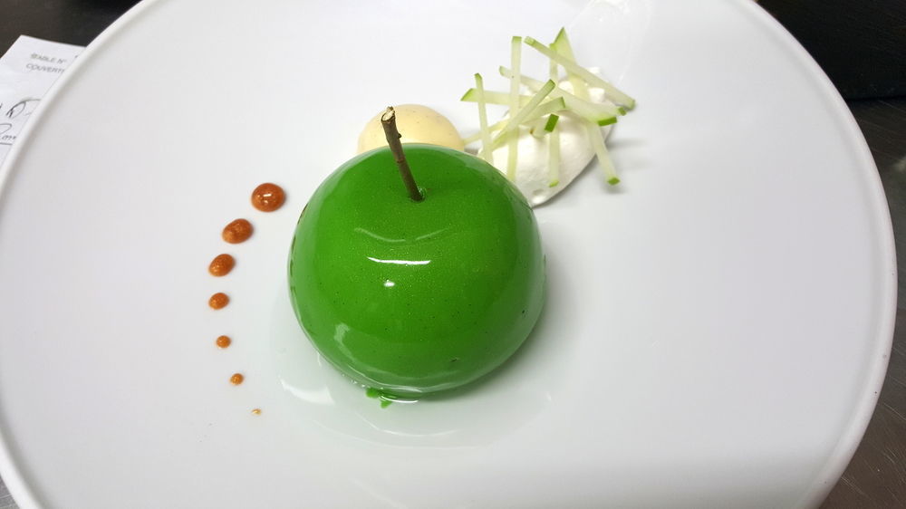 Logis - Hotel & Restaurant Le Gonfalon Germigny-l'Eveque Eksteriør billede