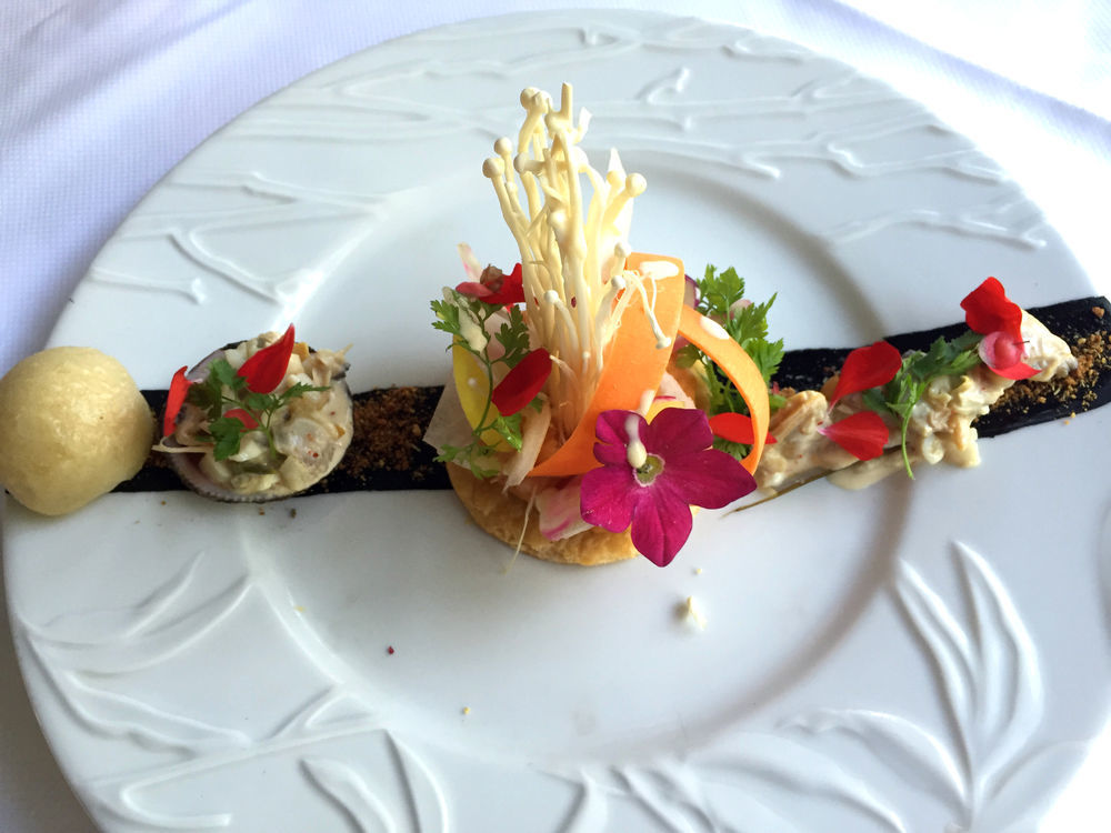 Logis - Hotel & Restaurant Le Gonfalon Germigny-l'Eveque Eksteriør billede