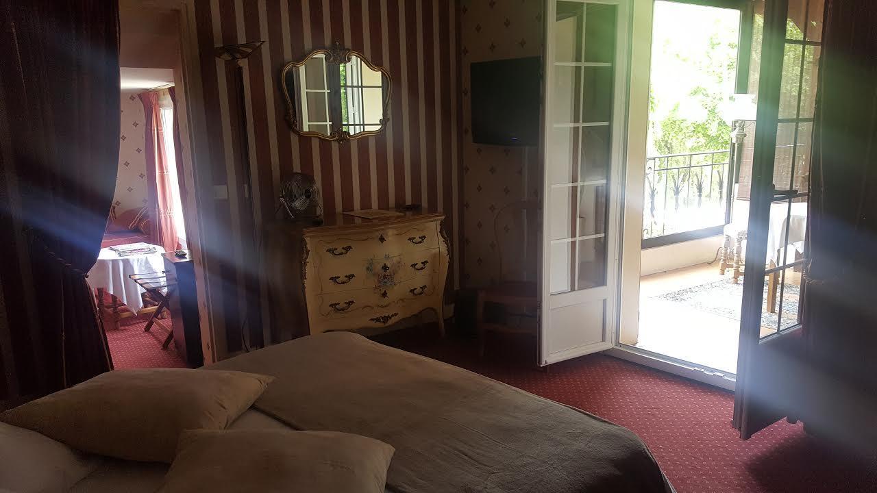 Logis - Hotel & Restaurant Le Gonfalon Germigny-l'Eveque Værelse billede